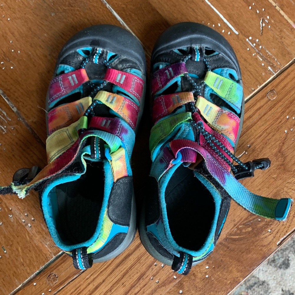 Keens for youth kids size 1 tie dye
